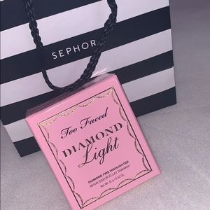 Too Faced Diamond Light Highlighter